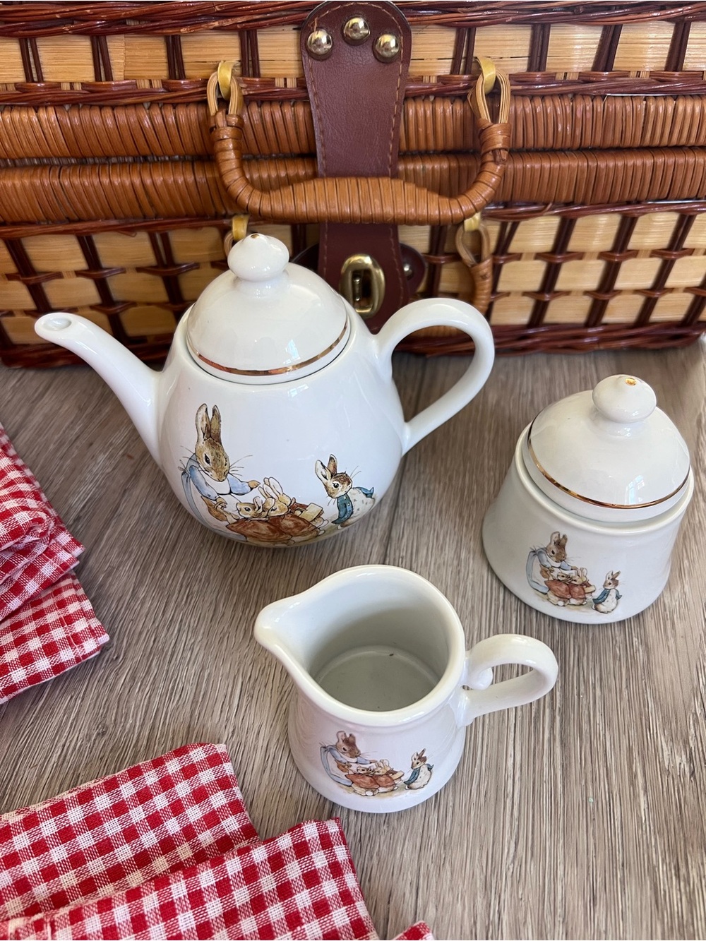 Beatrix Potter Peter Rabbit Picnic Tea Set Complete Set - Picture 5 of 14